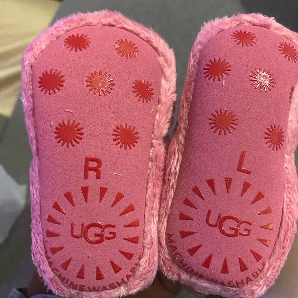 Pink uggs for baby - Picture 5 of 11